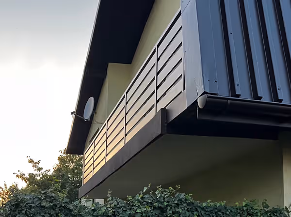 Balustrada balkonowa — palisada pozioma — ujęcie 2