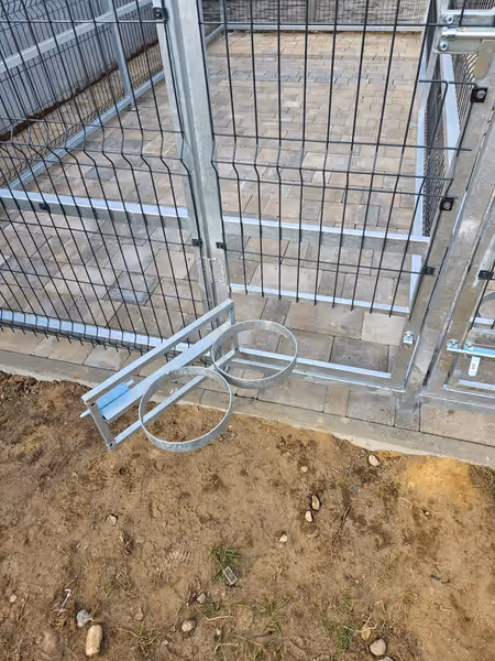 Kojec z paneli 3D — ujęcie 3